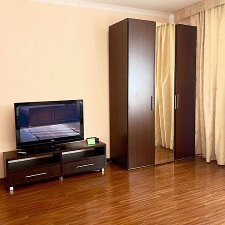 7 Очень Теплая Возле Байтерека Квартира Для 1-4 Человек Astana Exterior foto