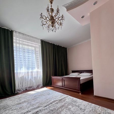 7 Очень Теплая Возле Байтерека Квартира Для 1-4 Человек Astana Exterior foto