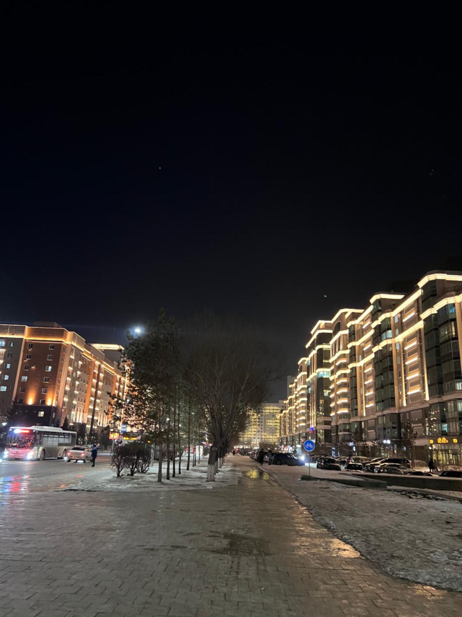 7 Очень Теплая Возле Байтерека Квартира Для 1-4 Человек Astana Exterior foto